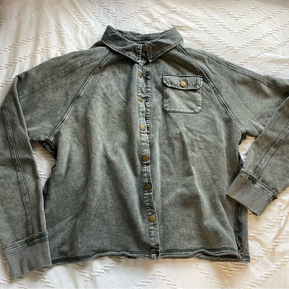 BUTTON UP LONG SLEEVE